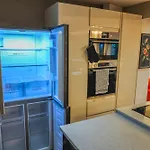Ferienhaus Contractors Long & Short Near Centre By Altoluxoexperience Short Lets & Serviced With Free Parking & Wifi