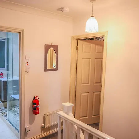 Contractors Long & Short Near Centre By Altoluxoexperience Short Lets & Serviced With Free Parking & Wifi Holiday home