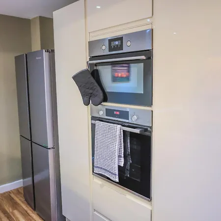 Contractors Long & Short Near Centre By Altoluxoexperience Short Lets & Serviced With Free Parking & Wifi