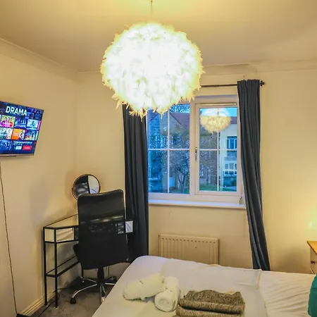 Contractors Long & Short Near Centre By Altoluxoexperience Short Lets & Serviced With Free Parking & Wifi Holiday home