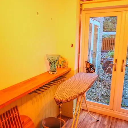 Holiday home Contractors Long & Short Near Centre By Altoluxoexperience Short Lets & Serviced With Free Parking & Wifi *