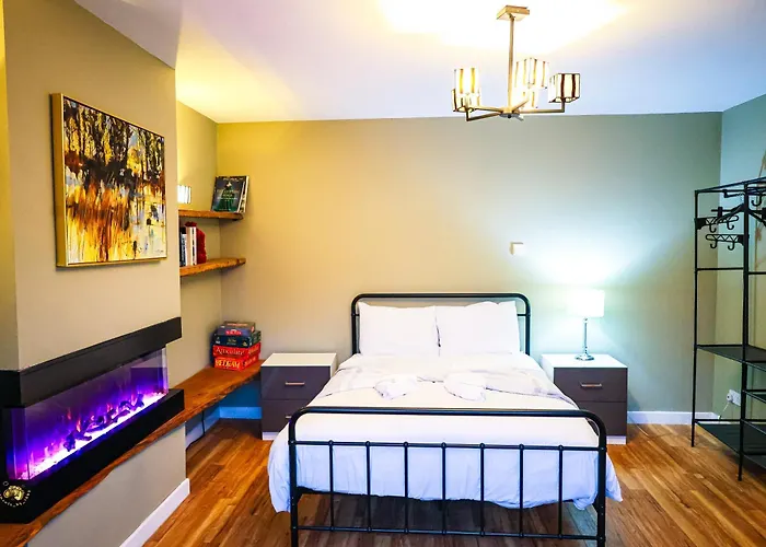 Holiday home Contractors Long & Short Near Centre By Altoluxoexperience Short Lets & Serviced With Free Parking & Wifi