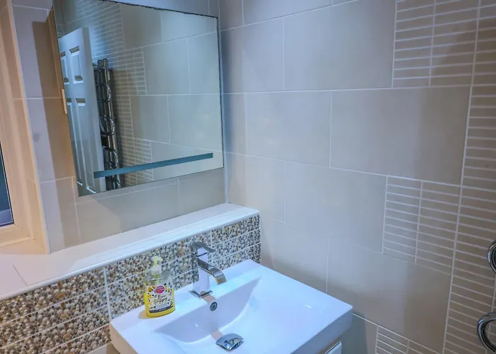 Holiday home Contractors Long & Short Near Centre By Altoluxoexperience Short Lets & Serviced With Free Parking & Wifi