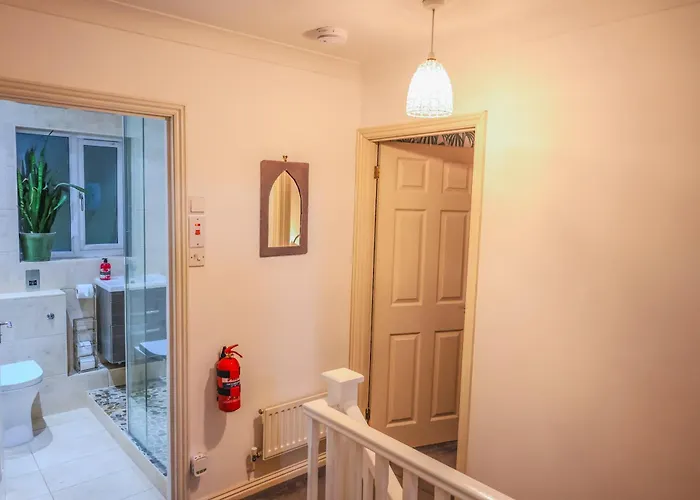 Contractors Long & Short Near Centre By Altoluxoexperience Short Lets & Serviced With Free Parking & Wifi Holiday home