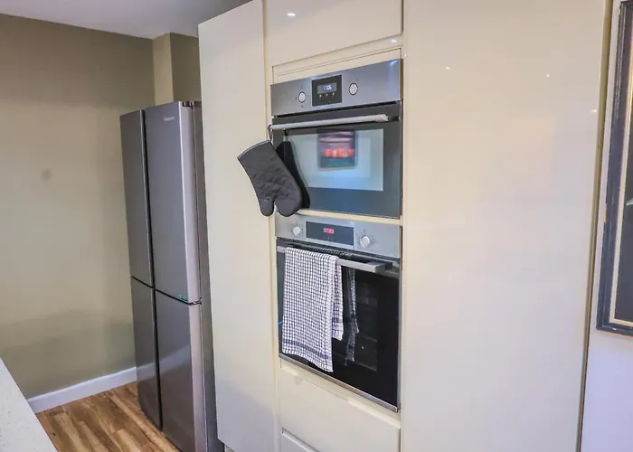 Contractors Long & Short Near Centre By Altoluxoexperience Short Lets & Serviced With Free Parking & Wifi