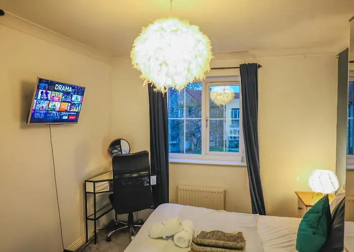 Contractors Long & Short Near Centre By Altoluxoexperience Short Lets & Serviced With Free Parking & Wifi Holiday home