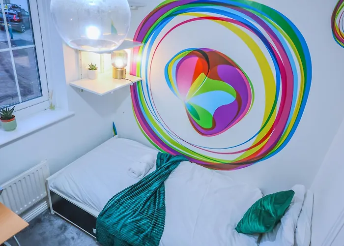 Holiday home Contractors Long & Short Near Centre By Altoluxoexperience Short Lets & Serviced With Free Parking & Wifi *