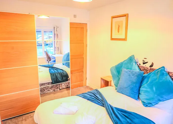 Contractors Long & Short Near Centre By Altoluxoexperience Short Lets & Serviced With Free Parking & Wifi Holiday home *