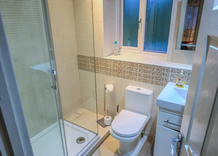 Holiday home Contractors Long & Short Near Centre By Altoluxoexperience Short Lets & Serviced With Free Parking & Wifi *