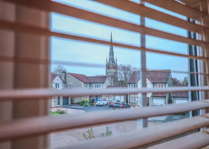 Holiday home Contractors Long & Short Near Centre By Altoluxoexperience Short Lets & Serviced With Free Parking & Wifi *