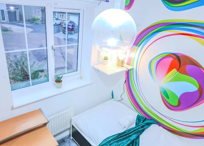 Holiday home Contractors Long & Short Near Centre By Altoluxoexperience Short Lets & Serviced With Free Parking & Wifi *