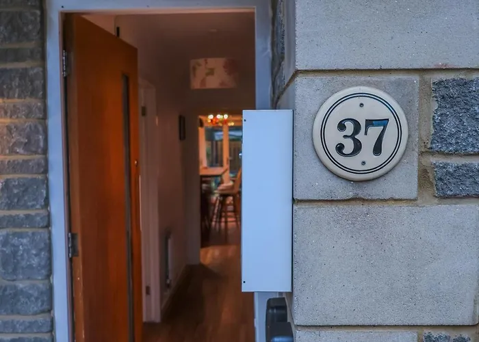 Holiday home Contractors Long & Short Near Centre By Altoluxoexperience Short Lets & Serviced With Free Parking & Wifi *