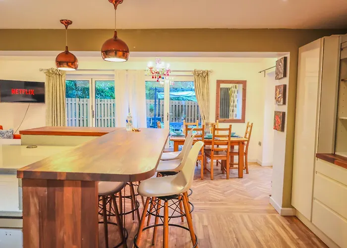 Contractors Long & Short Near Centre By Altoluxoexperience Short Lets & Serviced With Free Parking & Wifi Holiday home *