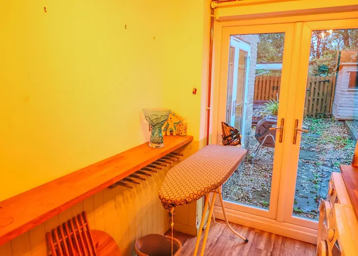 Holiday home Contractors Long & Short Near Centre By Altoluxoexperience Short Lets & Serviced With Free Parking & Wifi *