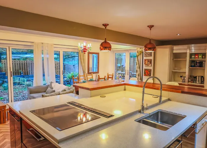 Holiday home Contractors Long & Short Near Centre By Altoluxoexperience Short Lets & Serviced With Free Parking & Wifi *