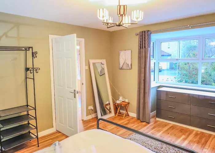 Contractors Long & Short Near Centre By Altoluxoexperience Short Lets & Serviced With Free Parking & Wifi Holiday home