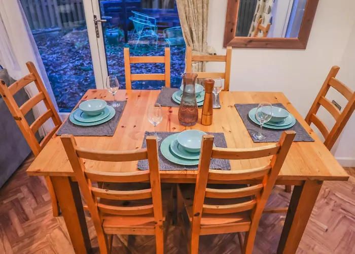 Holiday home Contractors Long & Short Near Centre By Altoluxoexperience Short Lets & Serviced With Free Parking & Wifi *