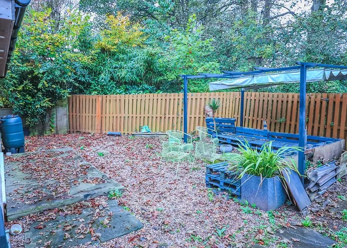 Holiday home Contractors Long & Short Near Centre By Altoluxoexperience Short Lets & Serviced With Free Parking & Wifi