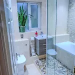 Contractors Long & Short Near Centre By Altoluxoexperience Short Lets & Serviced With Free Parking & Wifi Дом отдыха Бристоль