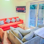 Дом отдыха Contractors Long & Short Near Centre By Altoluxoexperience Short Lets & Serviced With Free Parking & Wifi Бристоль