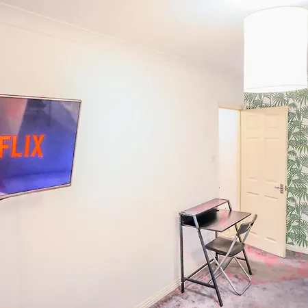 Casa de Férias Contractors Long & Short Near Centre By Altoluxoexperience Short Lets & Serviced With Free Parking & Wifi *