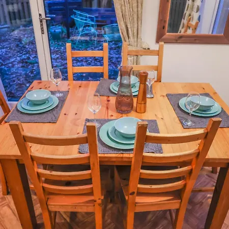 Casa de Férias Contractors Long & Short Near Centre By Altoluxoexperience Short Lets & Serviced With Free Parking & Wifi *